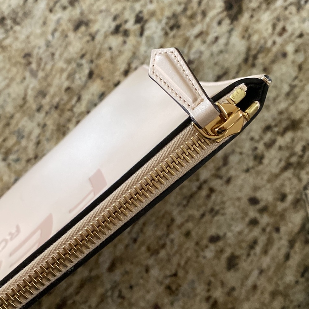 fendi medium pouch - Picture 4 of 12
